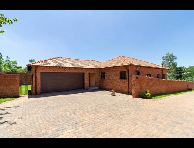 3 BEDROOM TOWNHOUSE FOR SALE IN NORTH RIDING